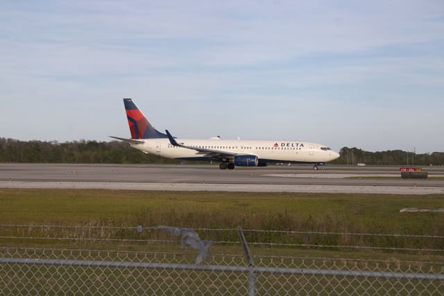 N3738B - Twin-engine aircraft
