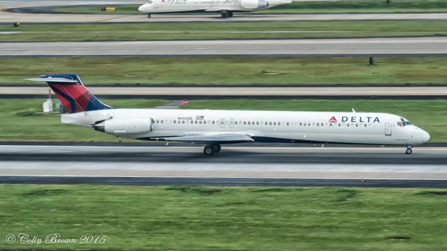 N903DE - Douglas