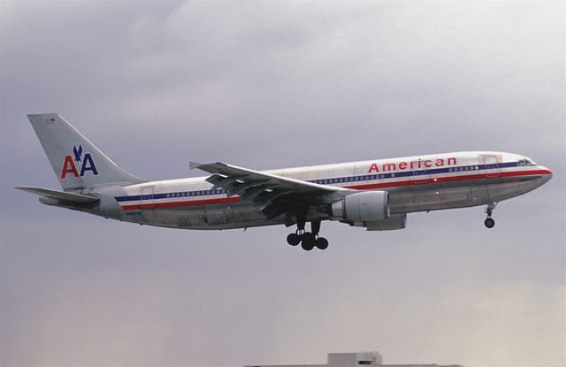 N34078 - Twin-engine aircraft