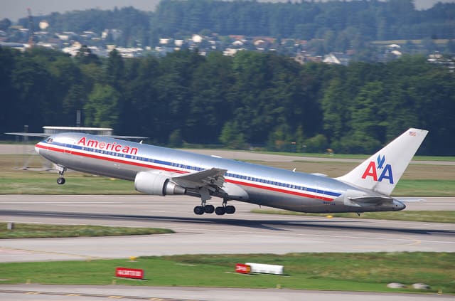 N393AN - Twin-engine aircraft