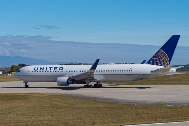 N672UA - Boeing