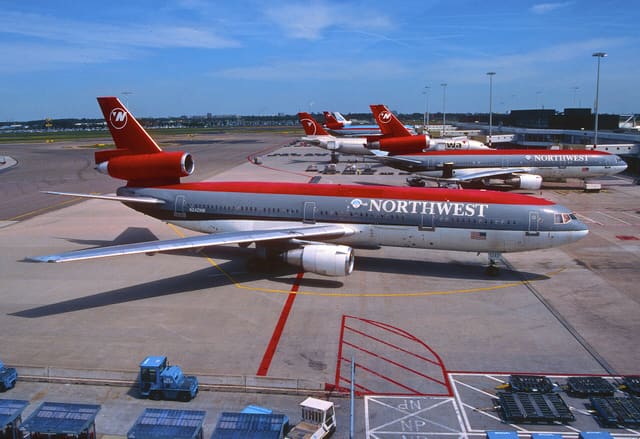 N242NW - Douglas