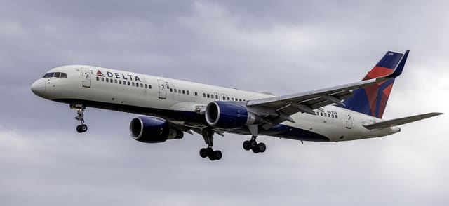 N6709 - Twin-engine aircraft