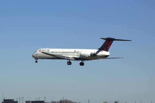 N920DL - Twin-engine aircraft