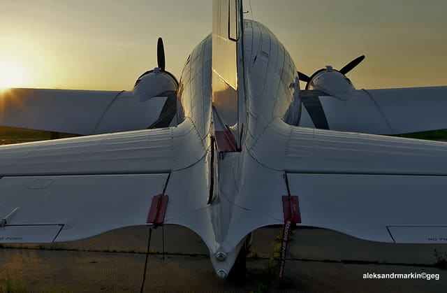 N97H - Twin-engine aircraft