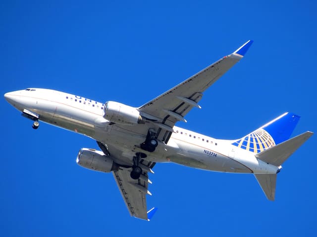 N33714 - Twin-engine aircraft