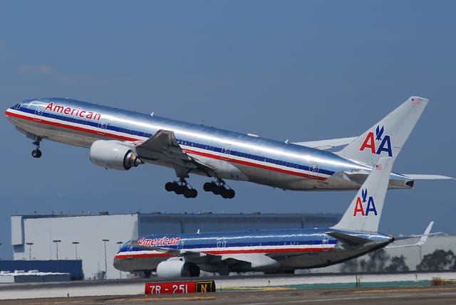 N772AN - Twin-engine aircraft