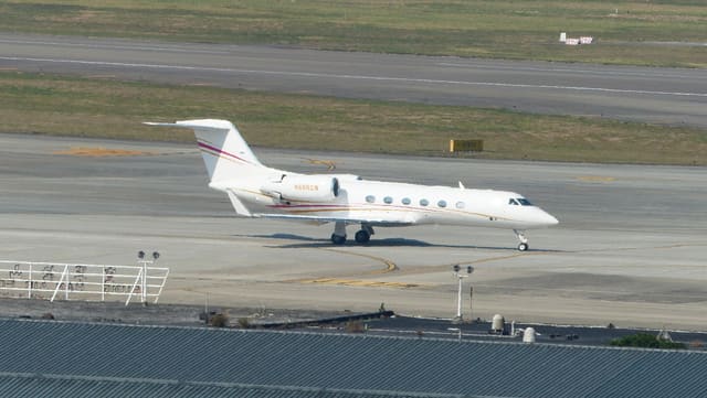 N666ZW - Business jet