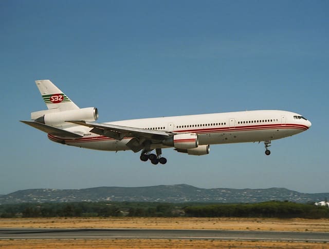 N102UA - Douglas