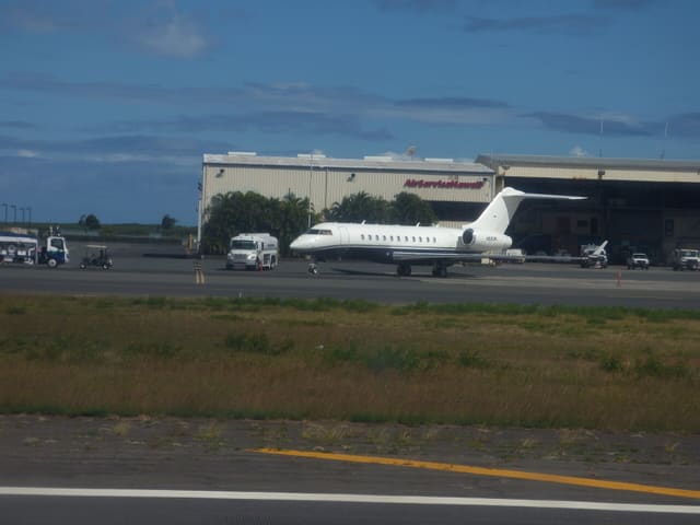 N933ML - Business jet