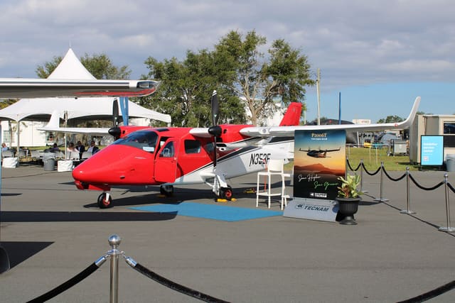 N353F - Twin-engine aircraft