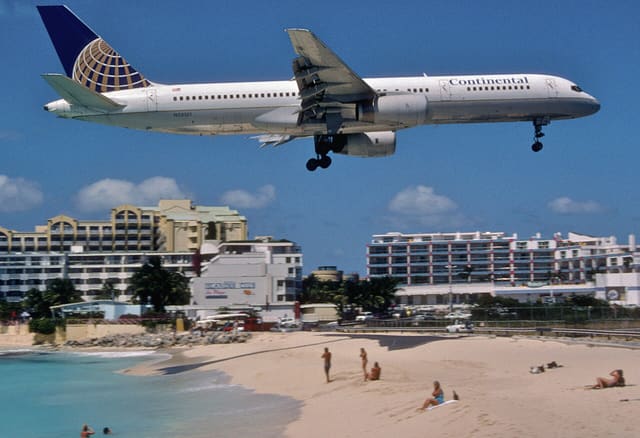 N58101 - Twin-engine aircraft
