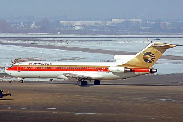 N32718 - Aircraft