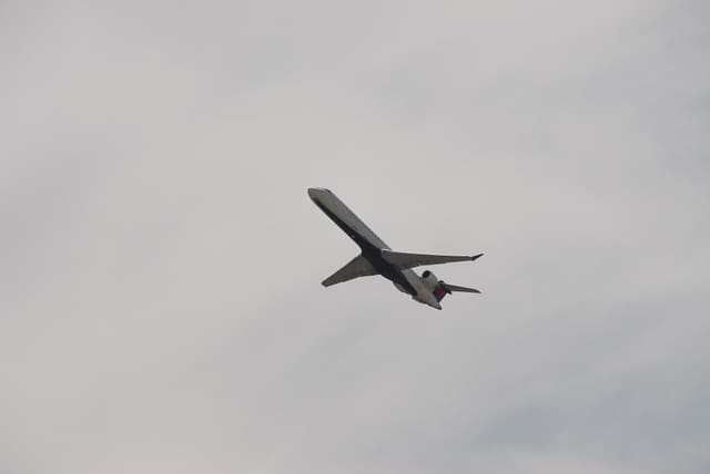N132EV - Twin-engine aircraft