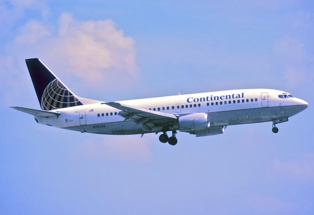 N18350 - Twin-engine aircraft