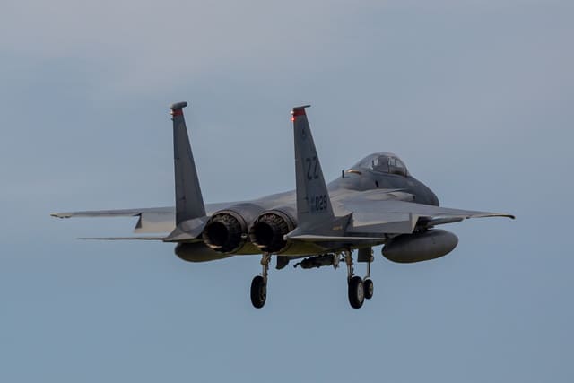  - Twin-engine aircraft