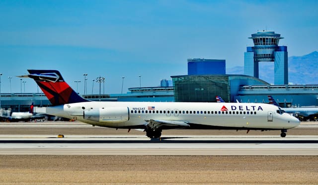 N942AT - Twin-engine aircraft