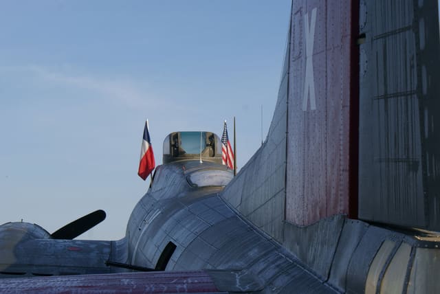 N7227C - Twin-engine aircraft