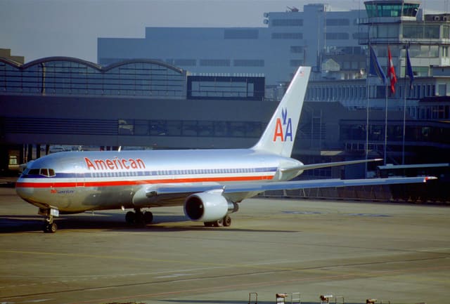 N327AA - Boeing
