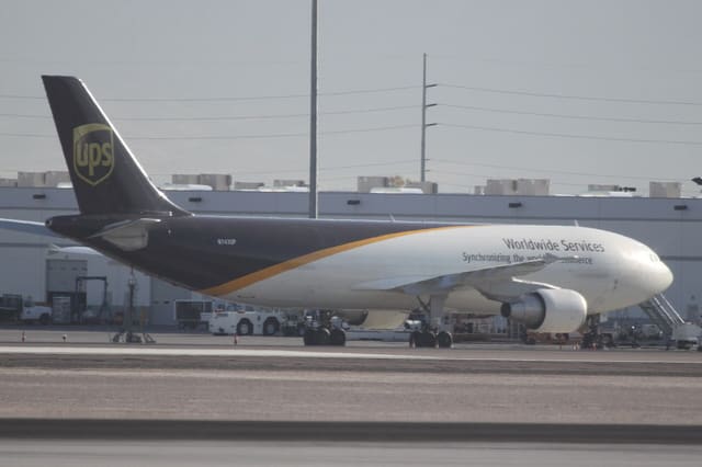 N143UP - Twin-engine aircraft
