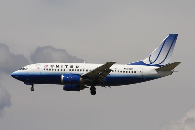 N928UA - Twin-engine aircraft