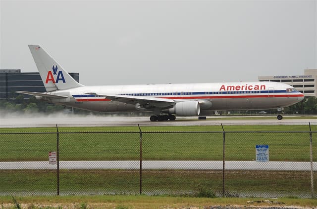 N352AA - Twin-engine aircraft