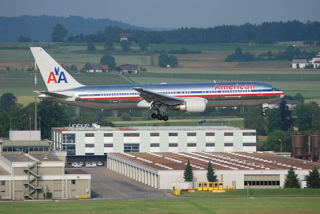 N381AN - Twin-engine aircraft