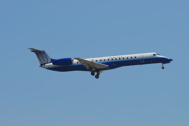 N12924 - Twin-engine aircraft