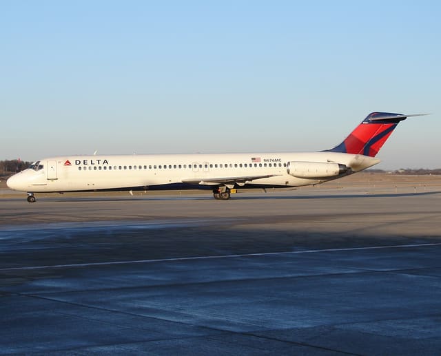 N676MC - Douglas