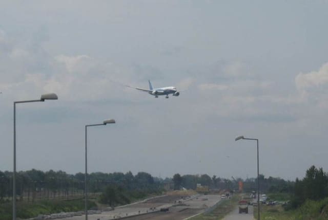 N787BA - Twin-engine aircraft