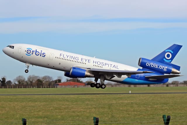 N330AU - Douglas