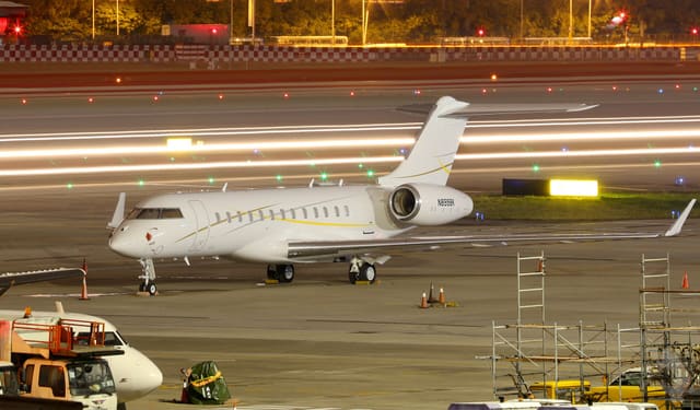 N8998K - Business jet