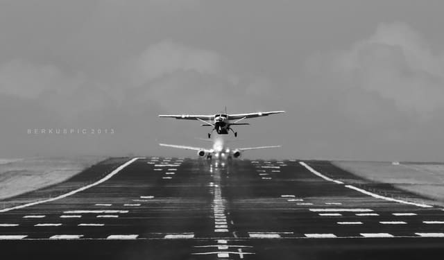 TI-BBC - Twin-engine aircraft