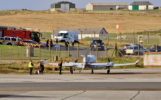 N44NE - Twin-engine aircraft