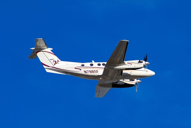N788SF - Twin-engine aircraft