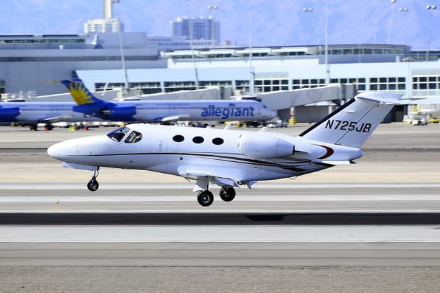N725JB - Business jet