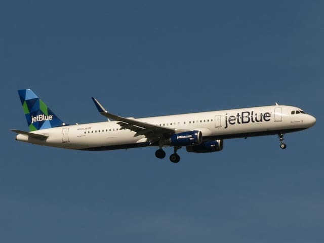 N905JB - Twin-engine aircraft