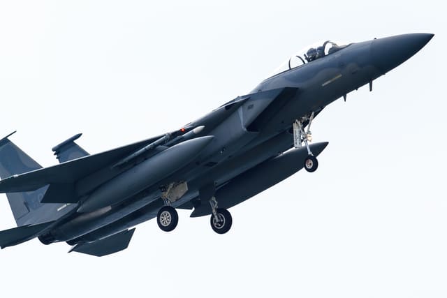  - Twin-engine aircraft