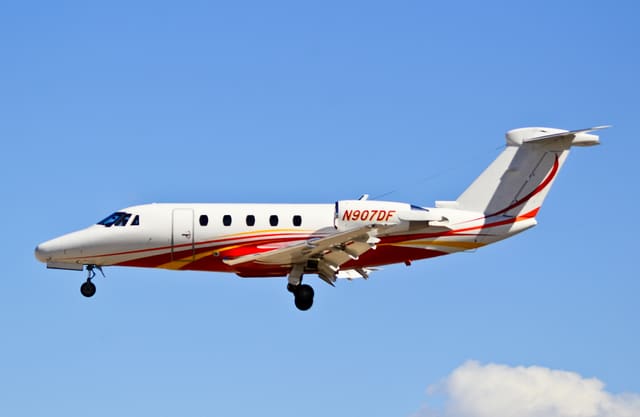 N907DF - Business jet