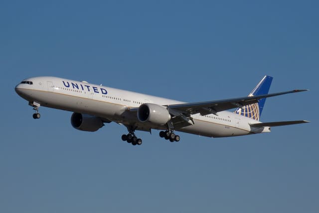 N2333U - Twin-engine aircraft