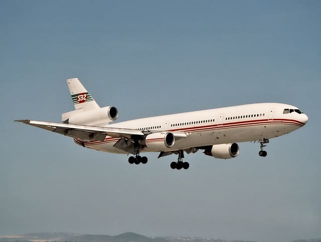 N102UA - Douglas