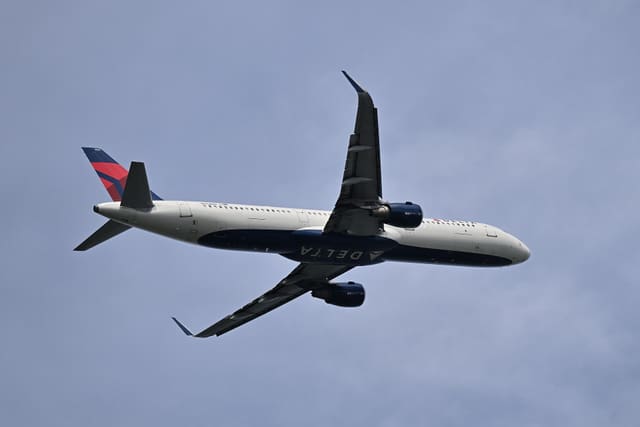 N313DN - Twin-engine aircraft
