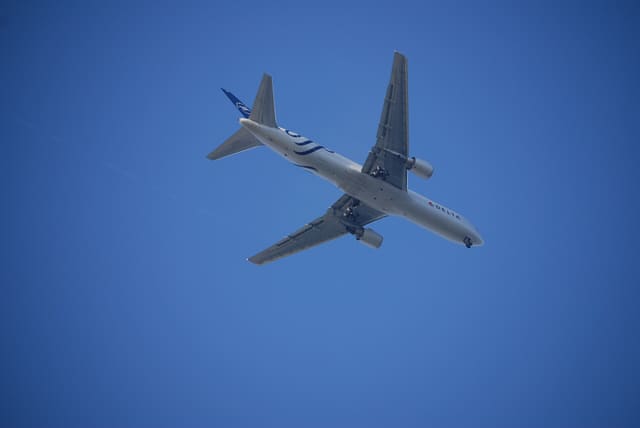 N175DZ - Twin-engine aircraft