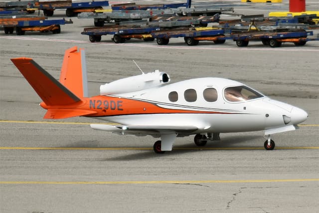 N29DE - Cirrus