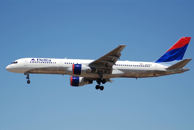 N685DA - Twin-engine aircraft