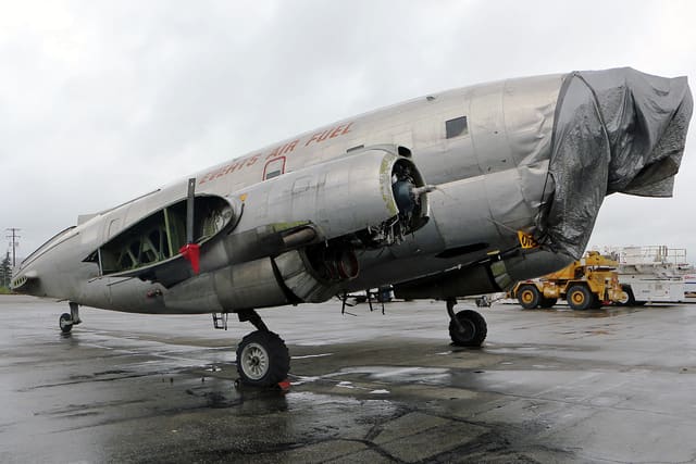 N1822M - Twin-engine aircraft