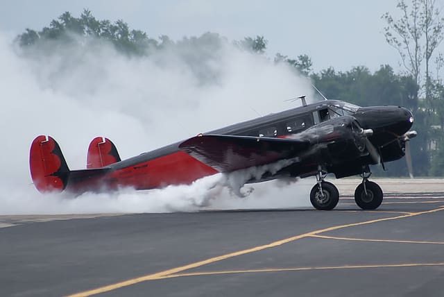 N9109R - Twin-engine aircraft