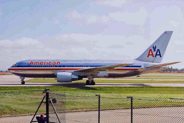 N327AA - Boeing