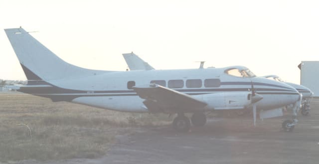 N673R - Twin-engine aircraft