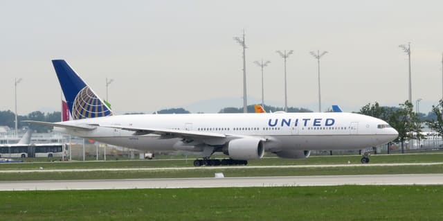 N793UA - Twin-engine aircraft
